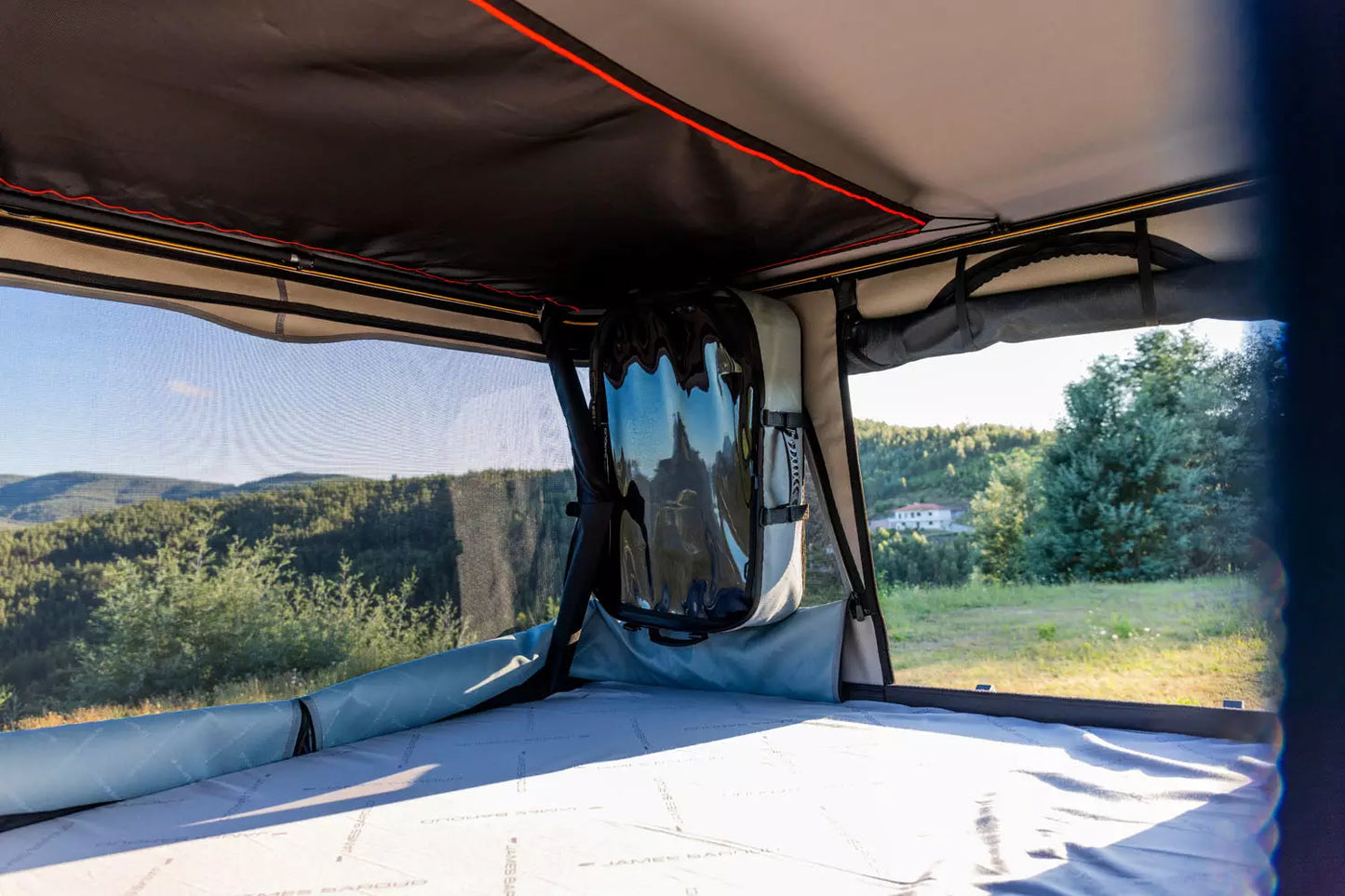 tenda da tetto per auto James Baroud magma limited edition